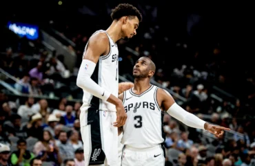 Chris Paul and Victor Wembanyama on the court together for the first time.