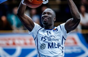 Bakary Dibba trying to score for Heidelberg